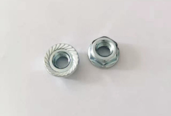 Thép cacbon mạ kẽm Đai ốc mặt bích có răng cưa 4,8 lớp DIN6923